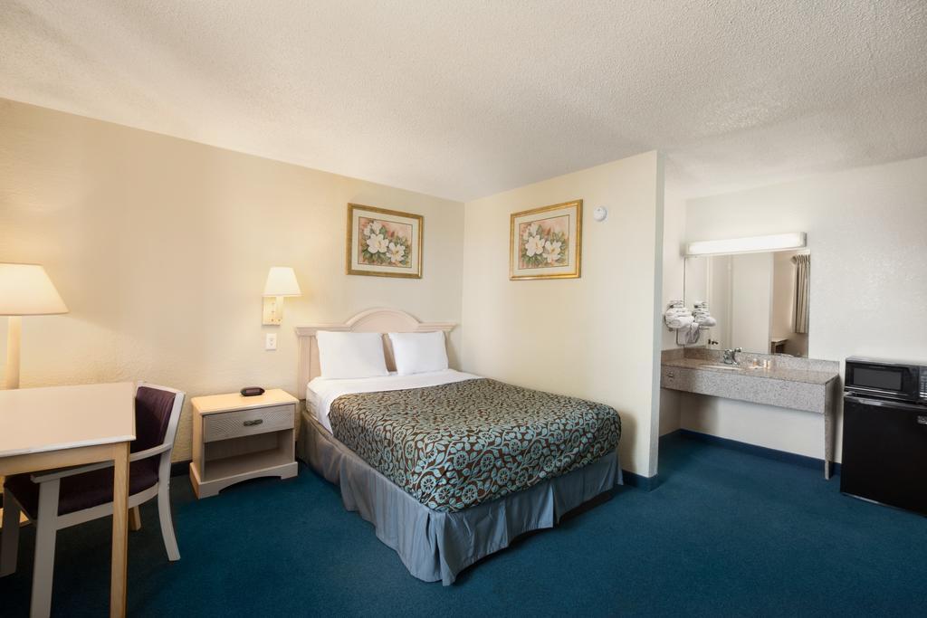 Ferry Pass Days Inn Pensacola North المظهر الخارجي الصورة