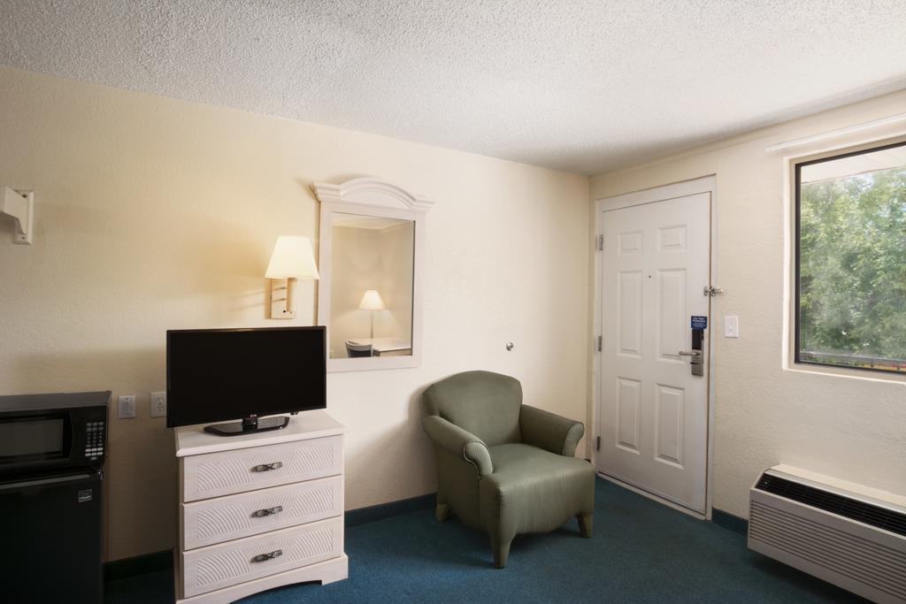 Ferry Pass Days Inn Pensacola North المظهر الخارجي الصورة