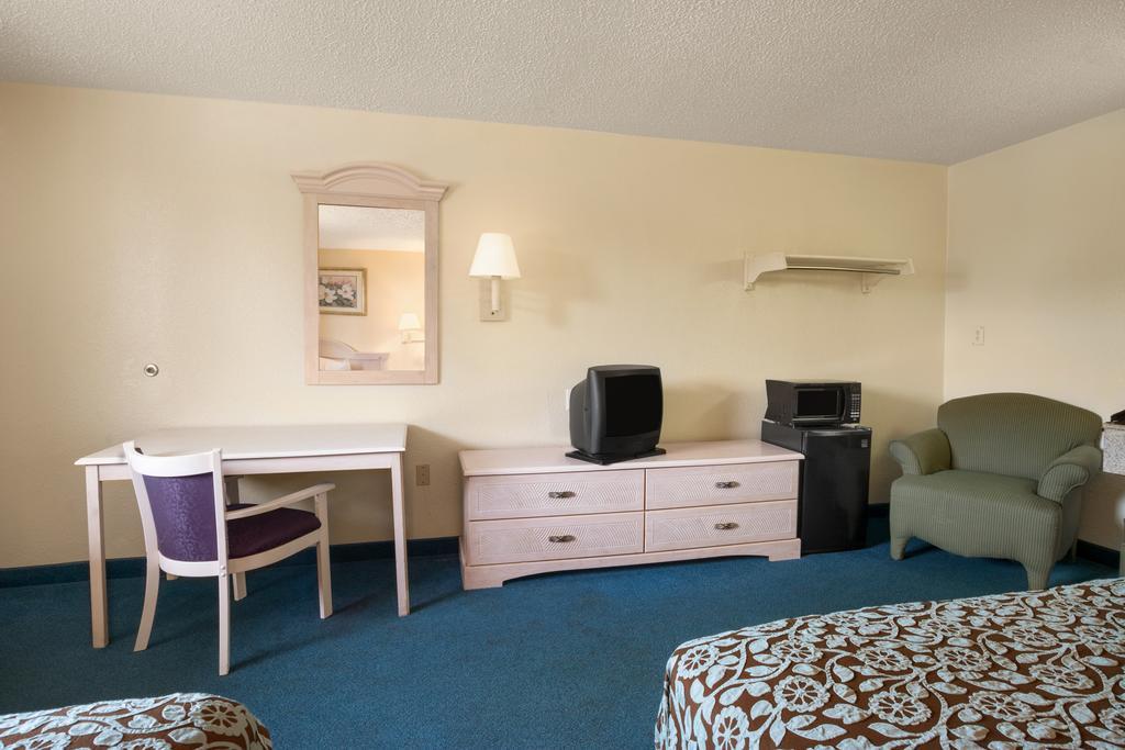 Ferry Pass Days Inn Pensacola North المظهر الخارجي الصورة