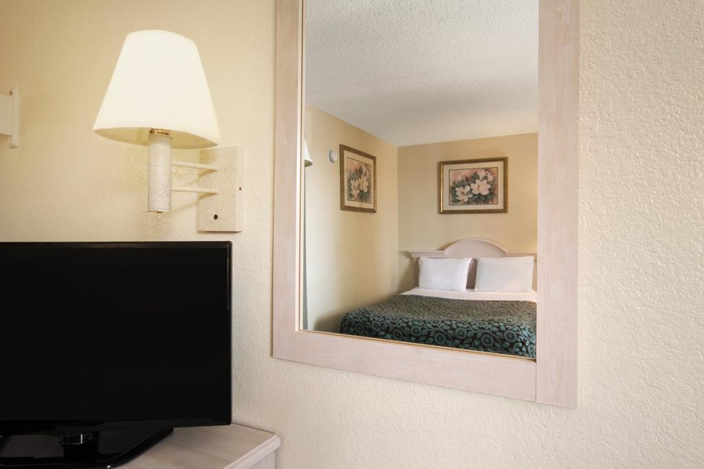 Ferry Pass Days Inn Pensacola North المظهر الخارجي الصورة